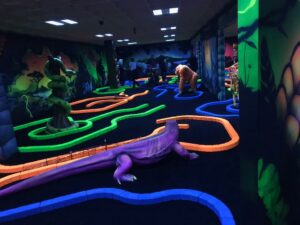 blacklight-minigolf-eggenfelden-parkour